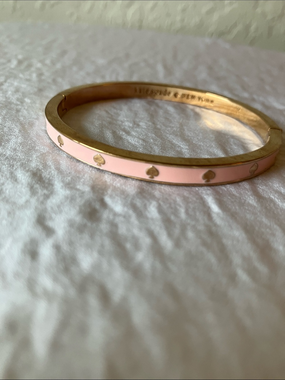 kate spade: Pink Enamel & Rose Gold Spade Motif Bangle Bracelet- Clasp - Picture 4 of 8